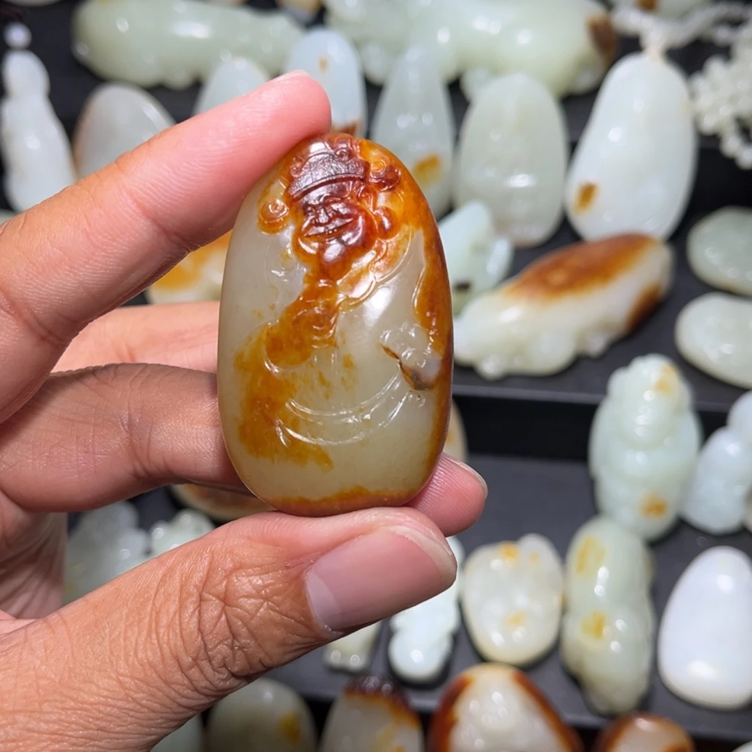 玫****和田玉未镶嵌颈饰