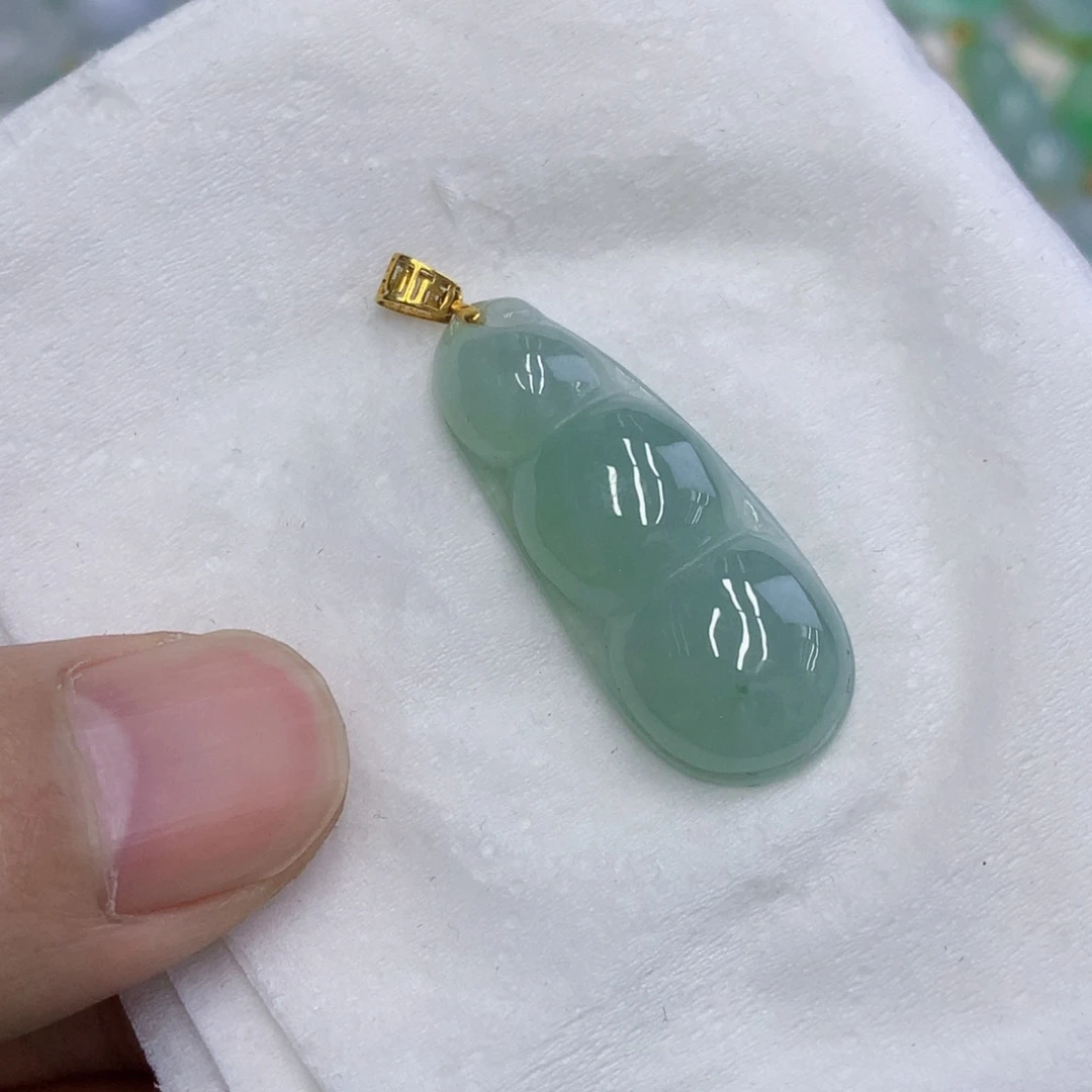 翡翠18K金镶嵌颈饰翡翠