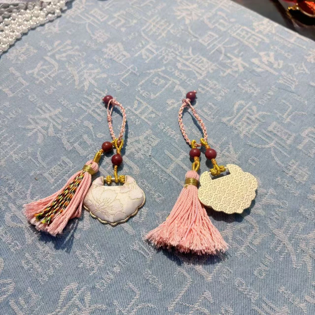 宋锦祥云花蕊合香挂件HX223