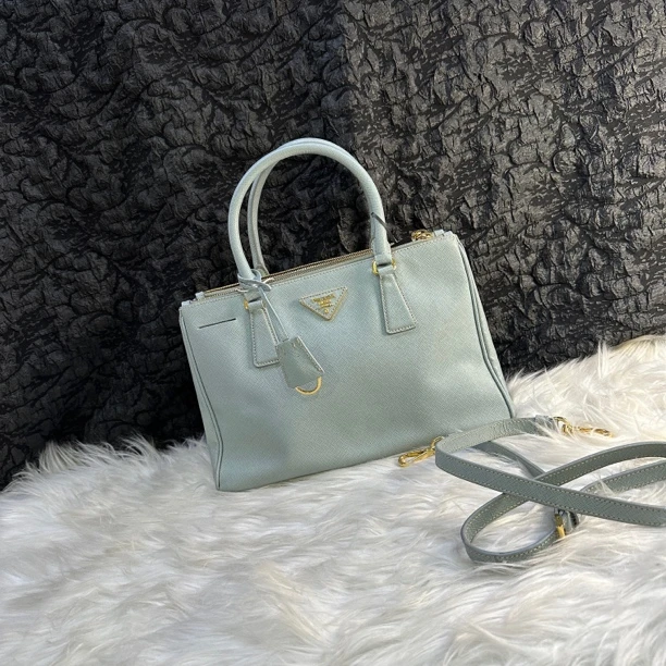 95新 Prada/普拉达 普拉达浅蓝色杀手斜挎包手提包