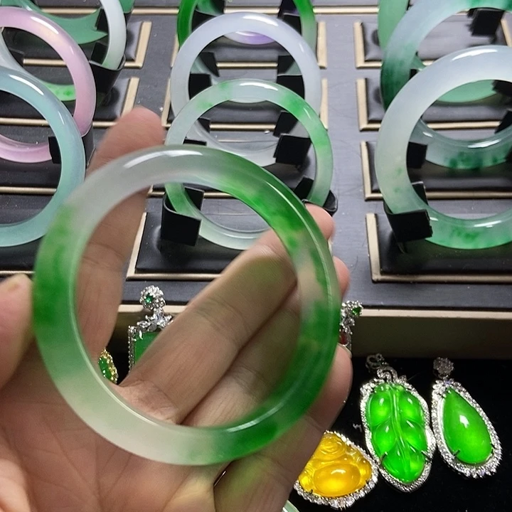 何***姐非金属珐琅我的评分