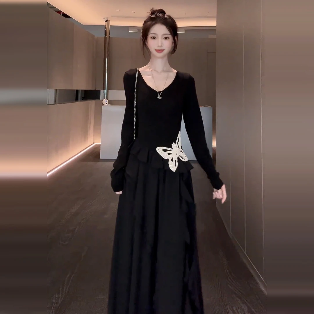 韩系赫本风黑色长袖连衣裙子女2025早秋新款小个子不规则收腰长裙