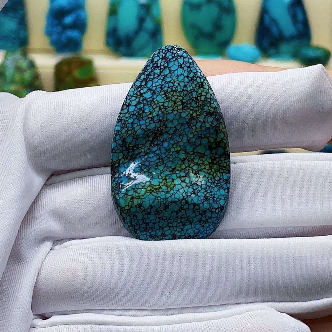 绿松石未镶嵌颈饰