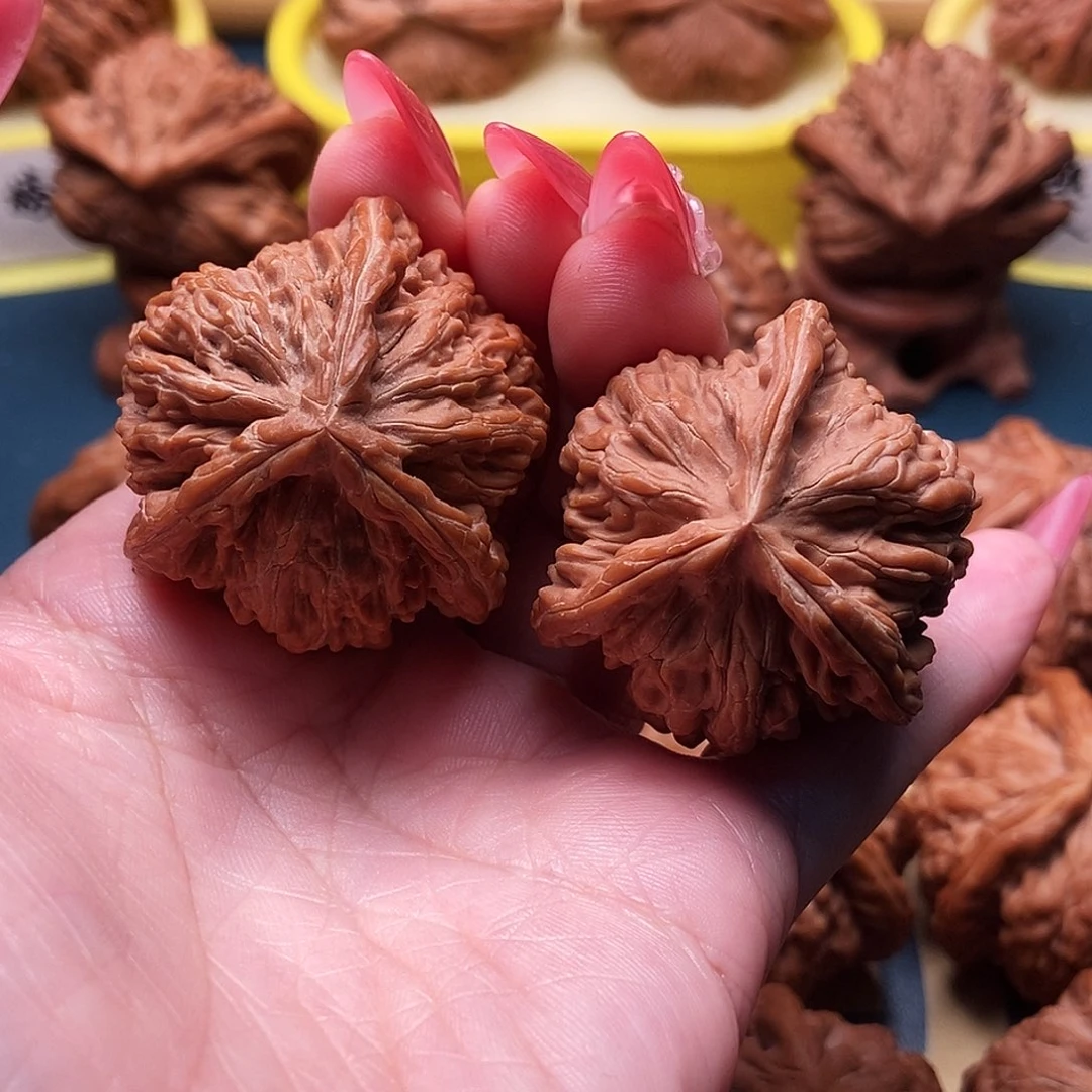 文玩核桃把件四座楼狮子头全品三棱 38