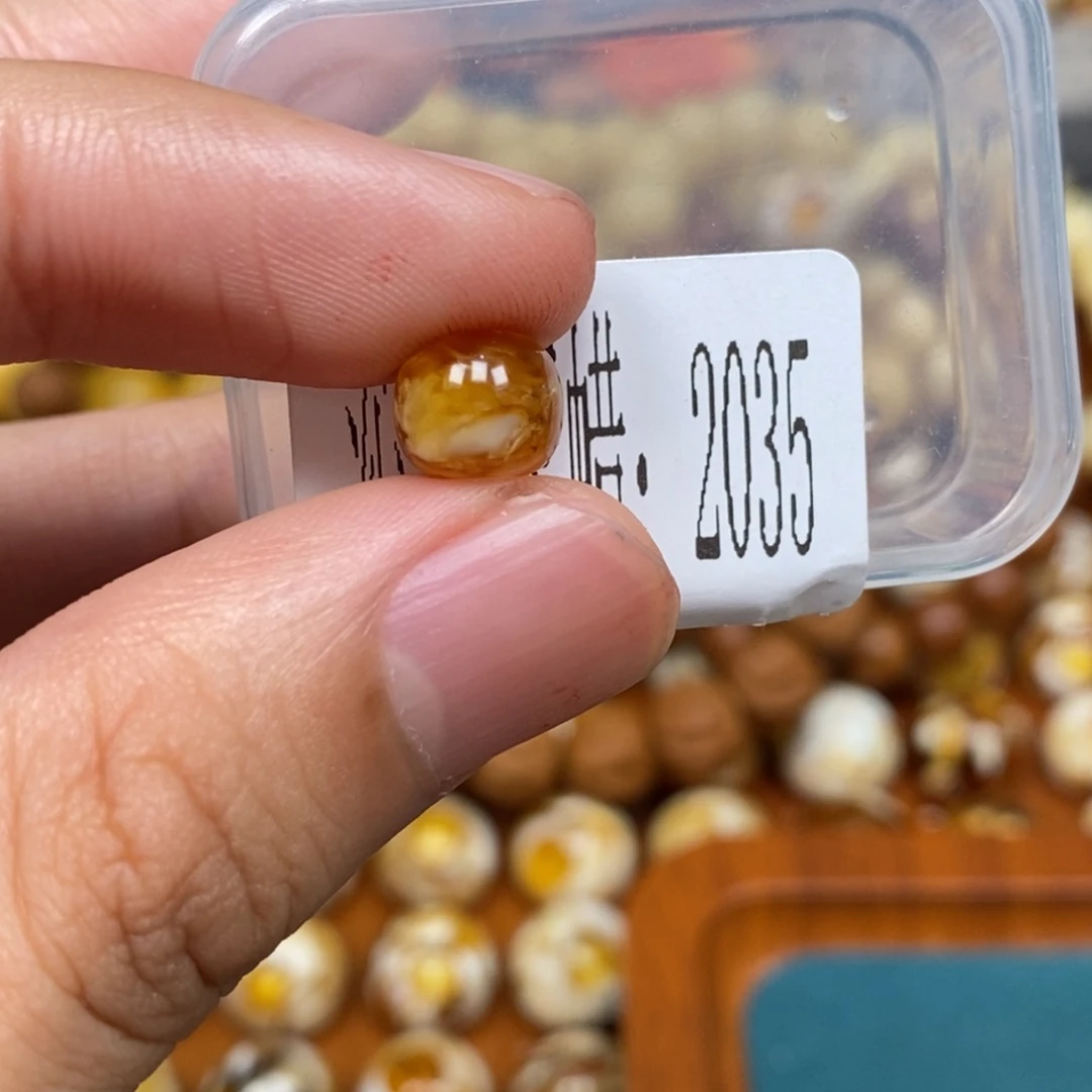 蜜蜡未镶嵌珠宝奇石2035