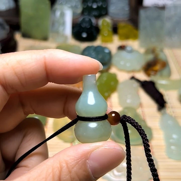 岫玉未镶嵌吊坠(不含链)刚*识