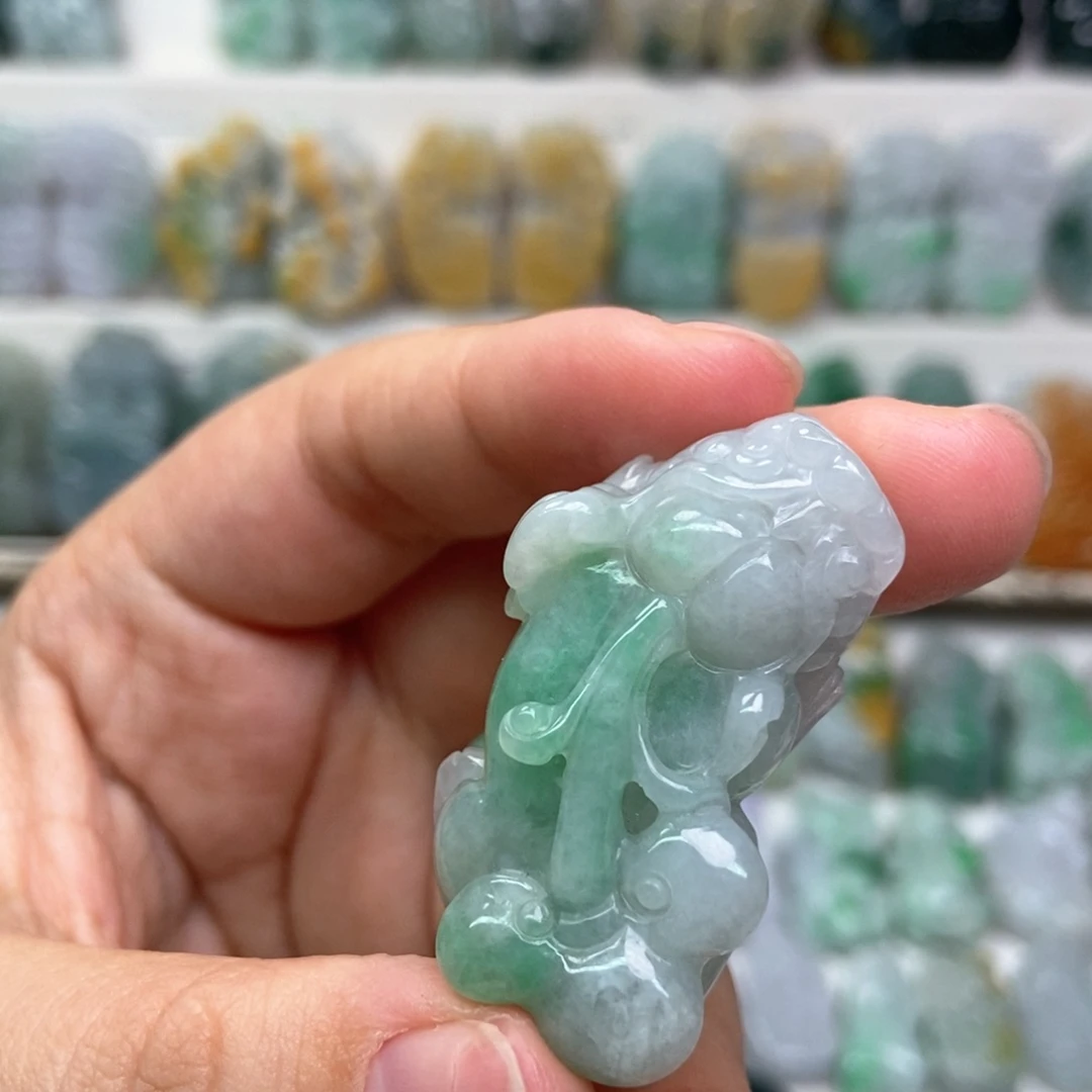 翡翠未镶嵌吊坠(赠链)