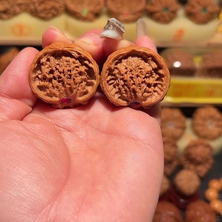 伍***头吊坠桃核精品核桃