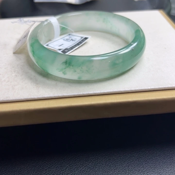 石英质玉手镯未镶嵌54