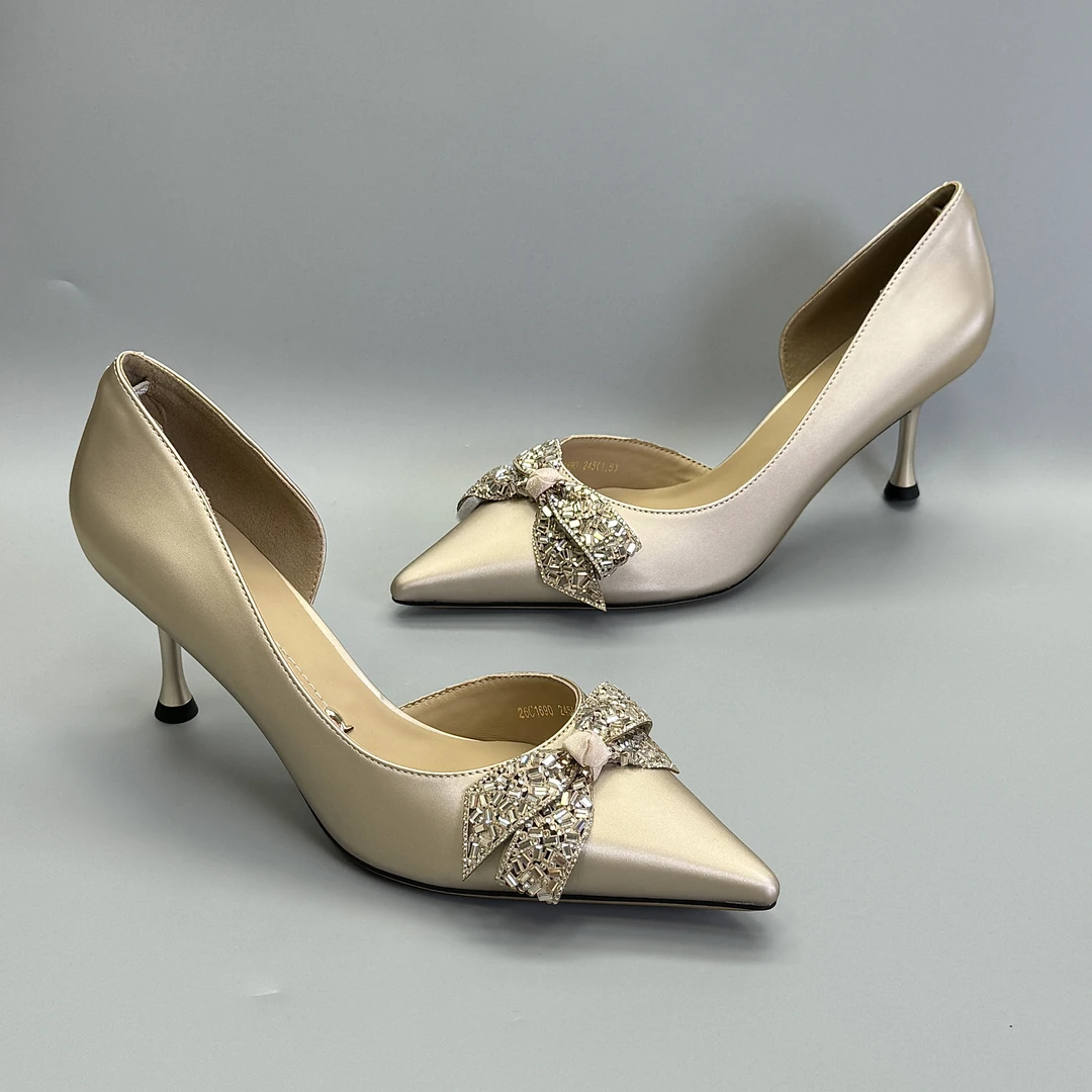 26C1690金色细跟高跟鞋