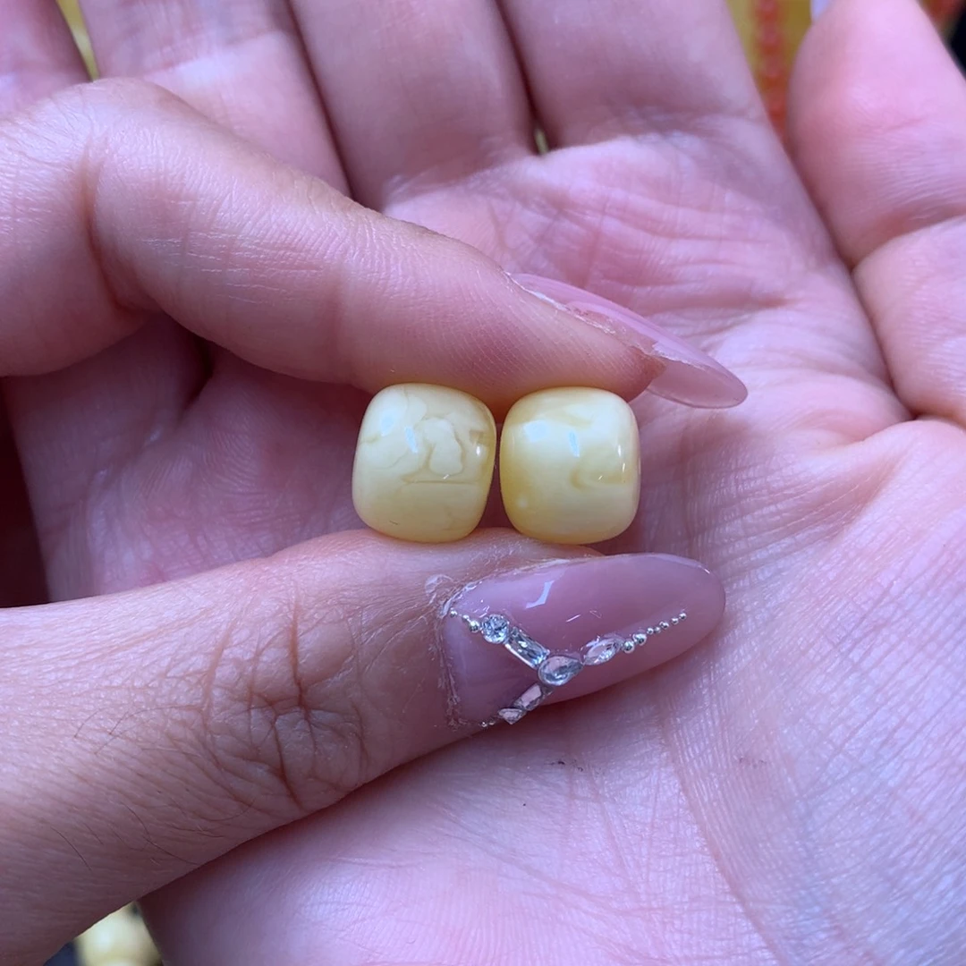 哆***梦未镶嵌蜜蜡裸石蜜蜡