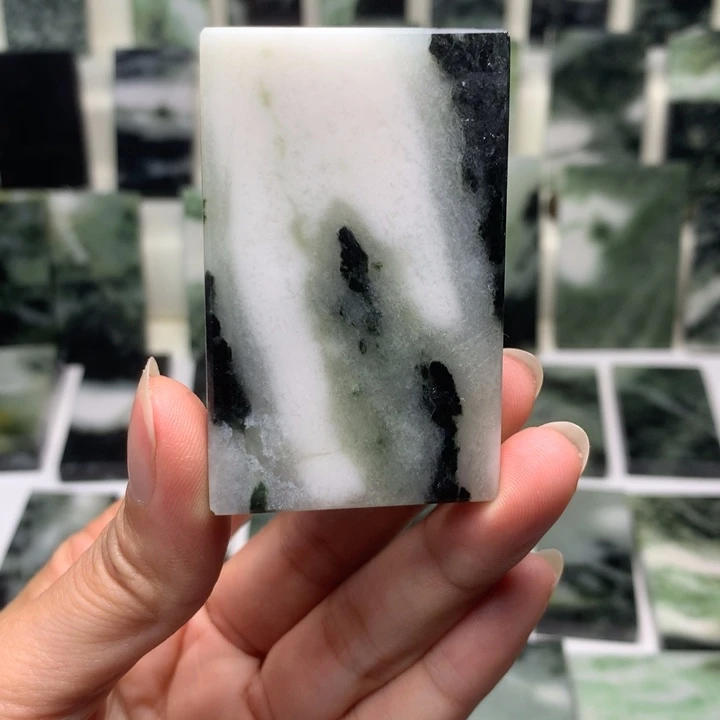 独山玉颈饰未镶嵌