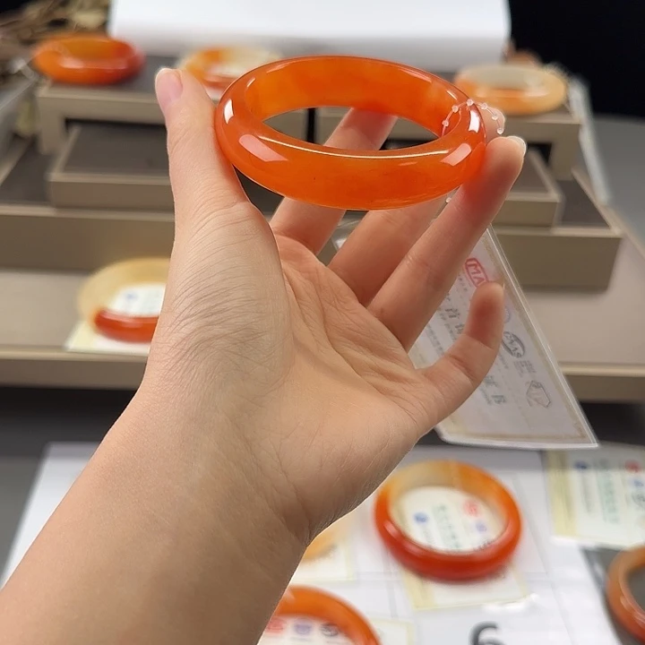 秋***意石英质玉（黄龙玉）未镶嵌手镯