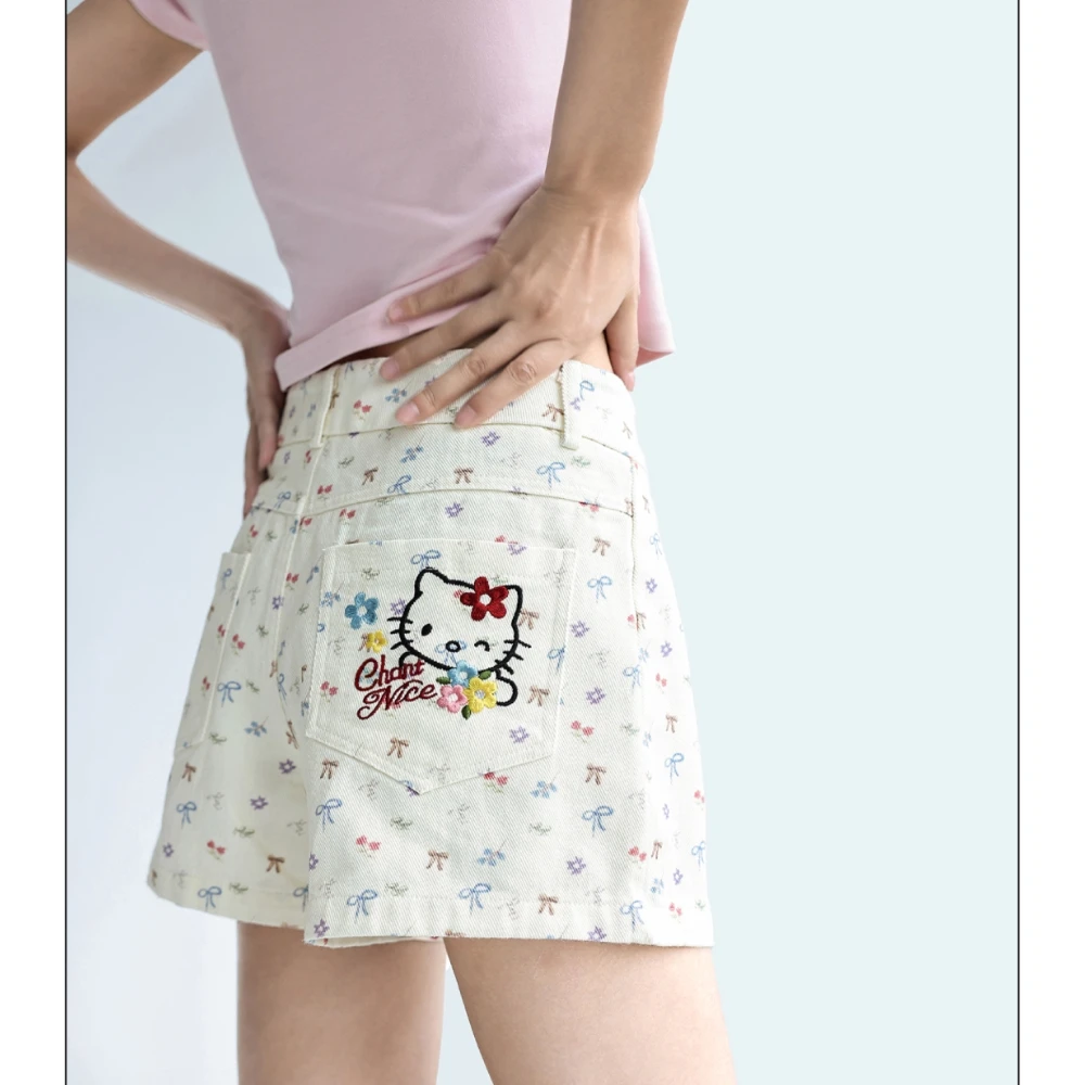 复古简约碎花HelloKitty刺绣牛仔短裤女春夏显瘦高腰遮跨直筒热裤