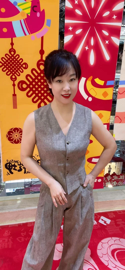 迪家时尚榛果色马甲