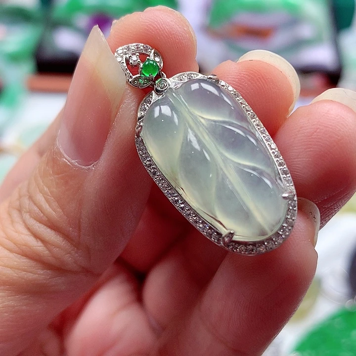 翡翠银S925镶嵌颈饰翡翠