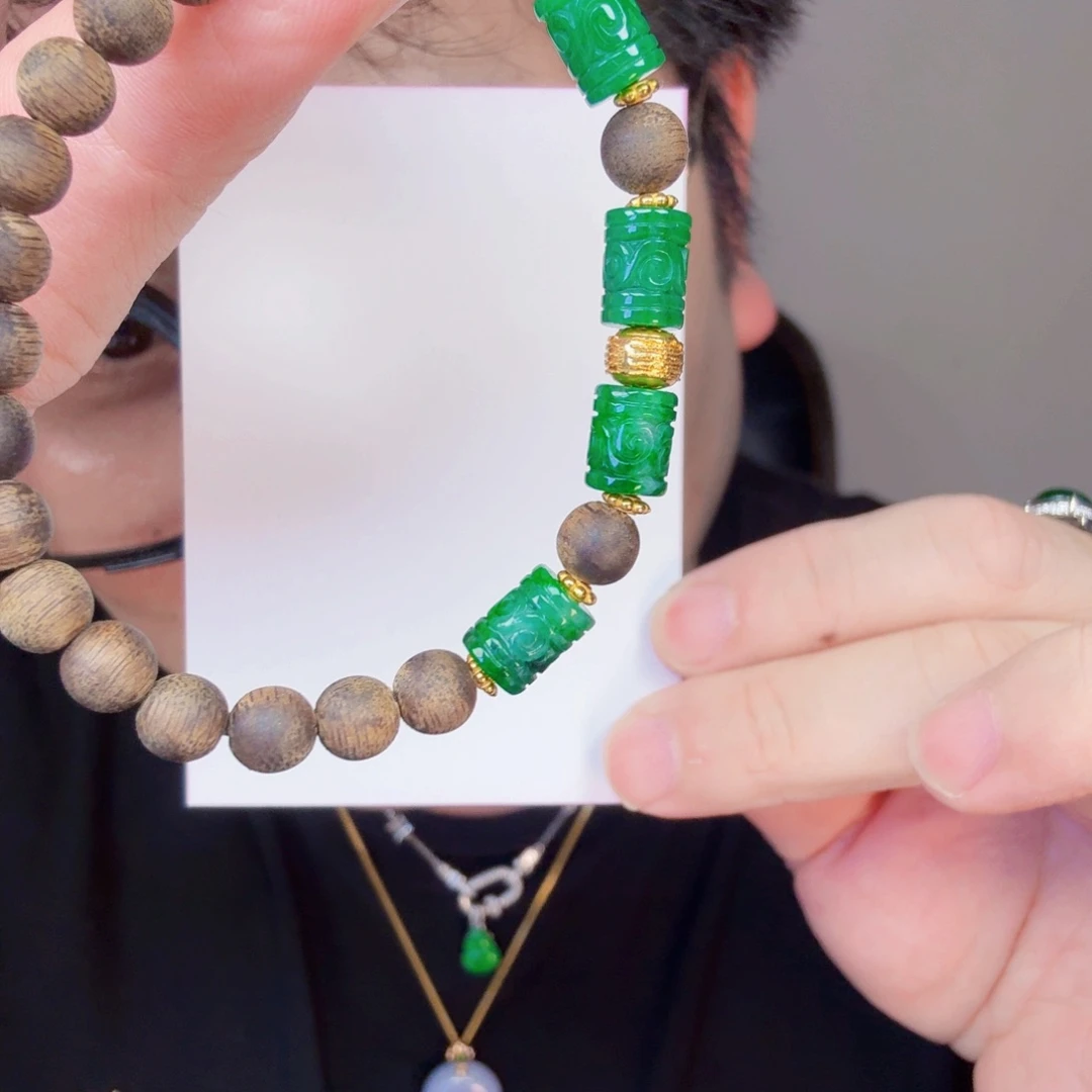 翡翠18K金镶嵌颈饰一件