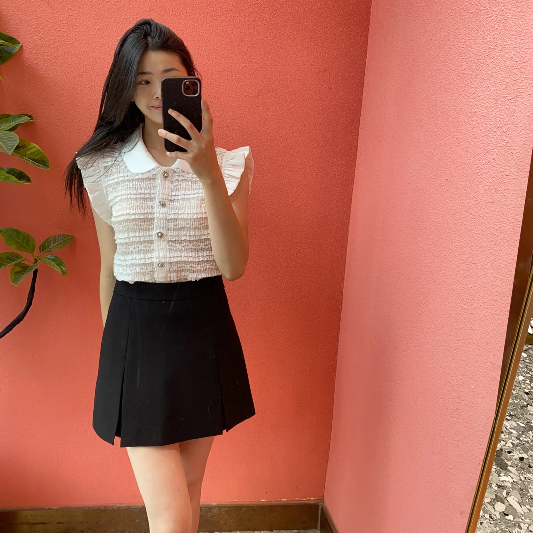 （默茗服装）娃娃领小飞袖减龄上衣