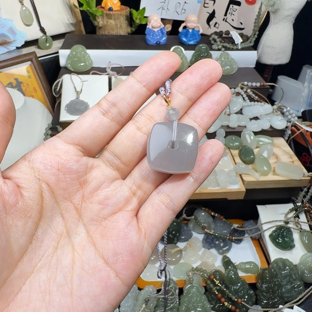 我****和田玉未镶嵌颈饰