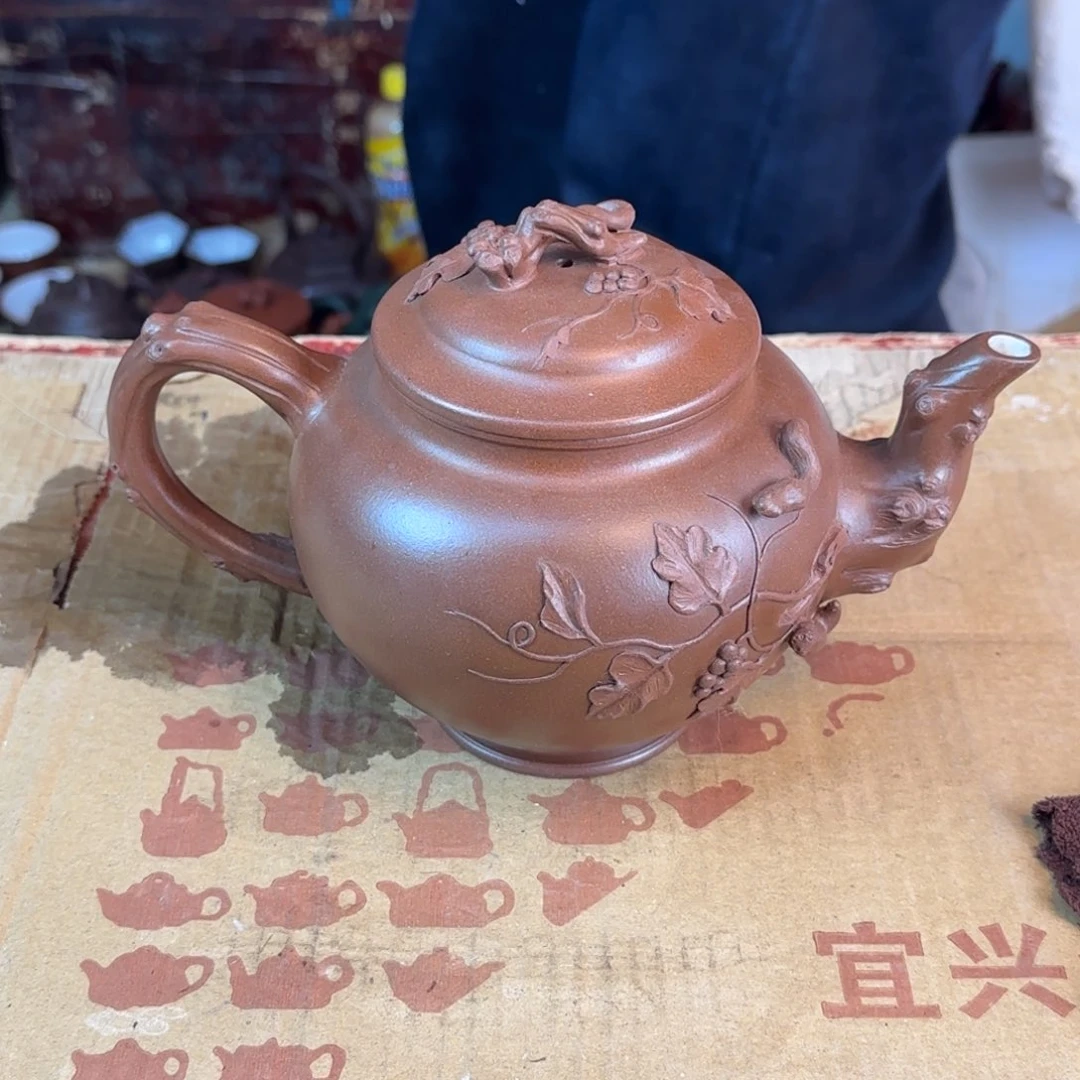 茶壶紫砂龙****势松鼠葡萄10件套