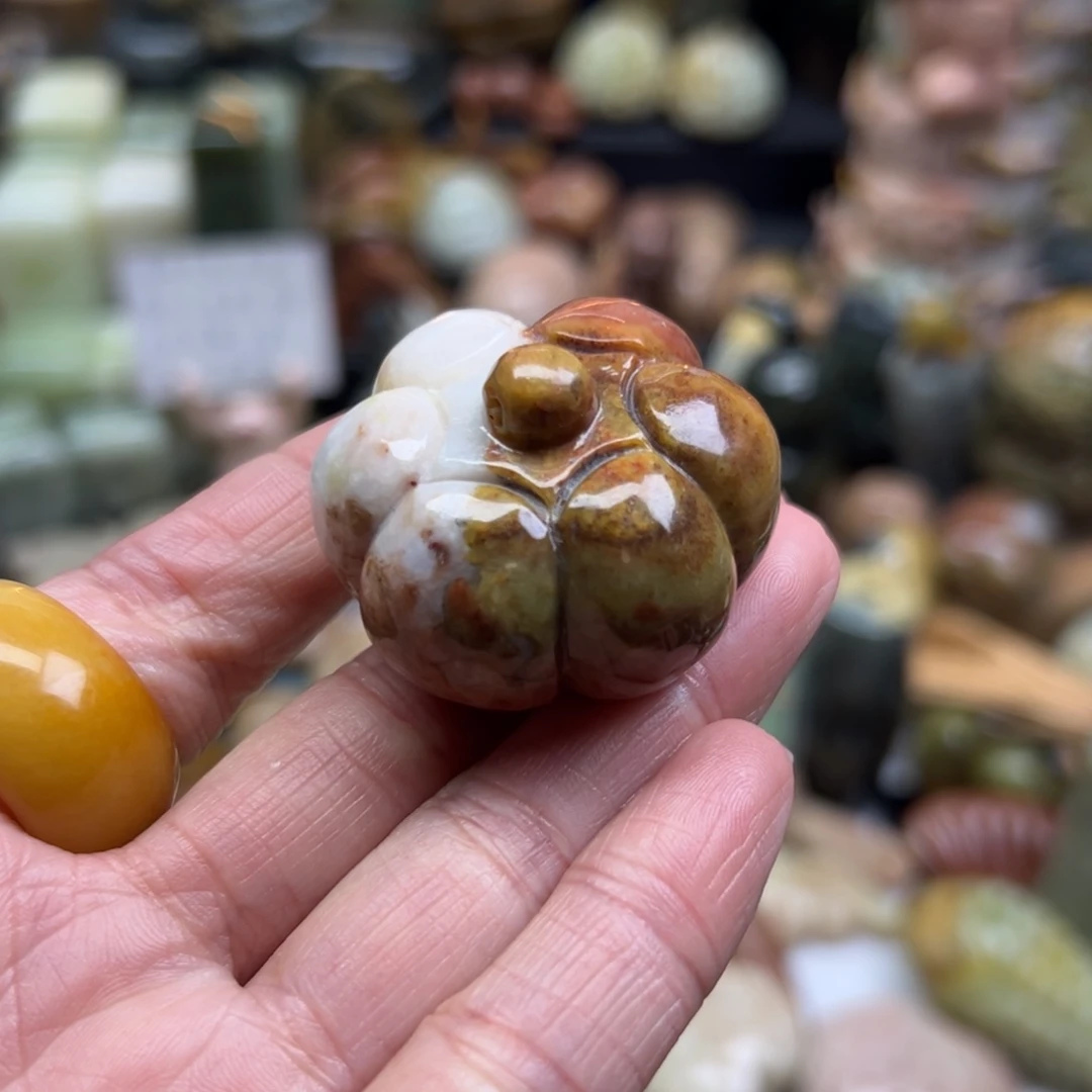 岫玉未镶嵌颈饰辽阳红南瓜有点纹