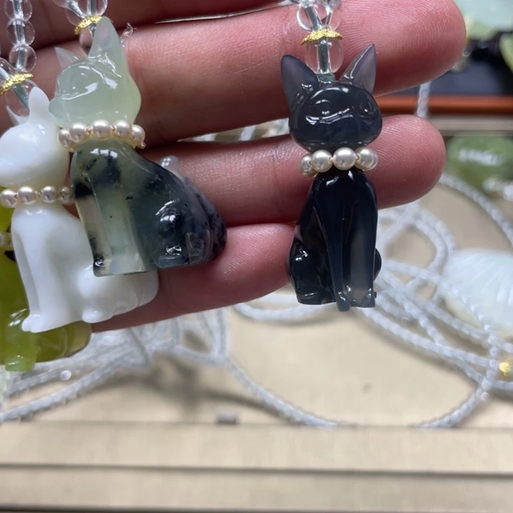 松***塔蛇纹石玉未镶嵌颈饰