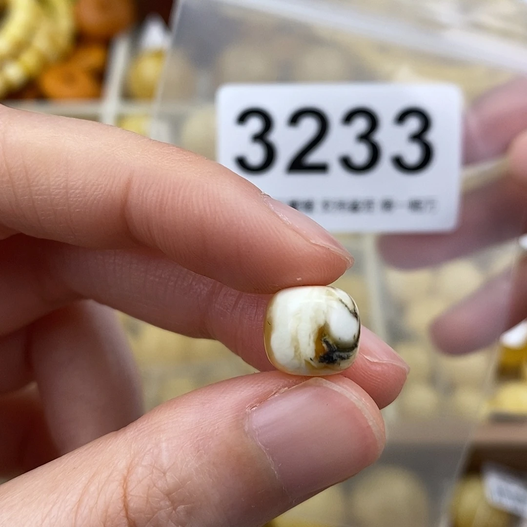 蜜蜡未镶嵌珠宝奇石10.4