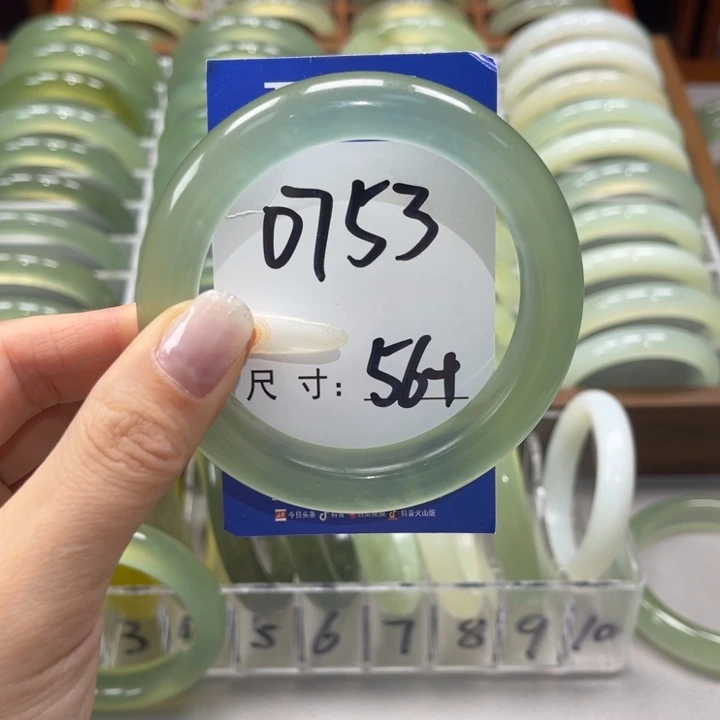 岫玉手镯未镶嵌平*手镯