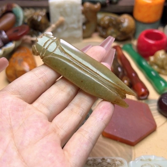 未镶嵌蛇纹石玉颈饰