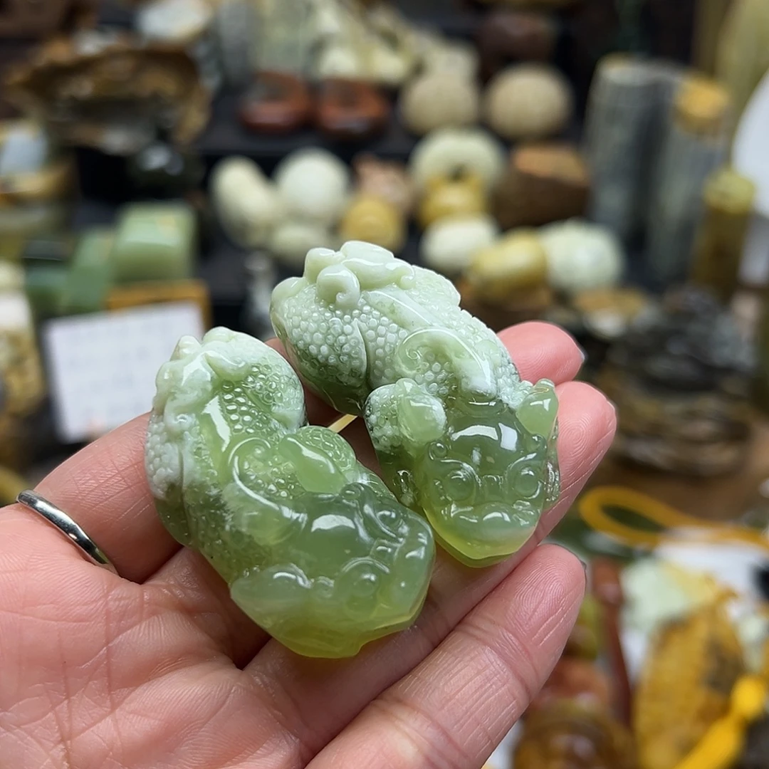 岫玉未镶嵌颈饰花玉貔貅一对青提料