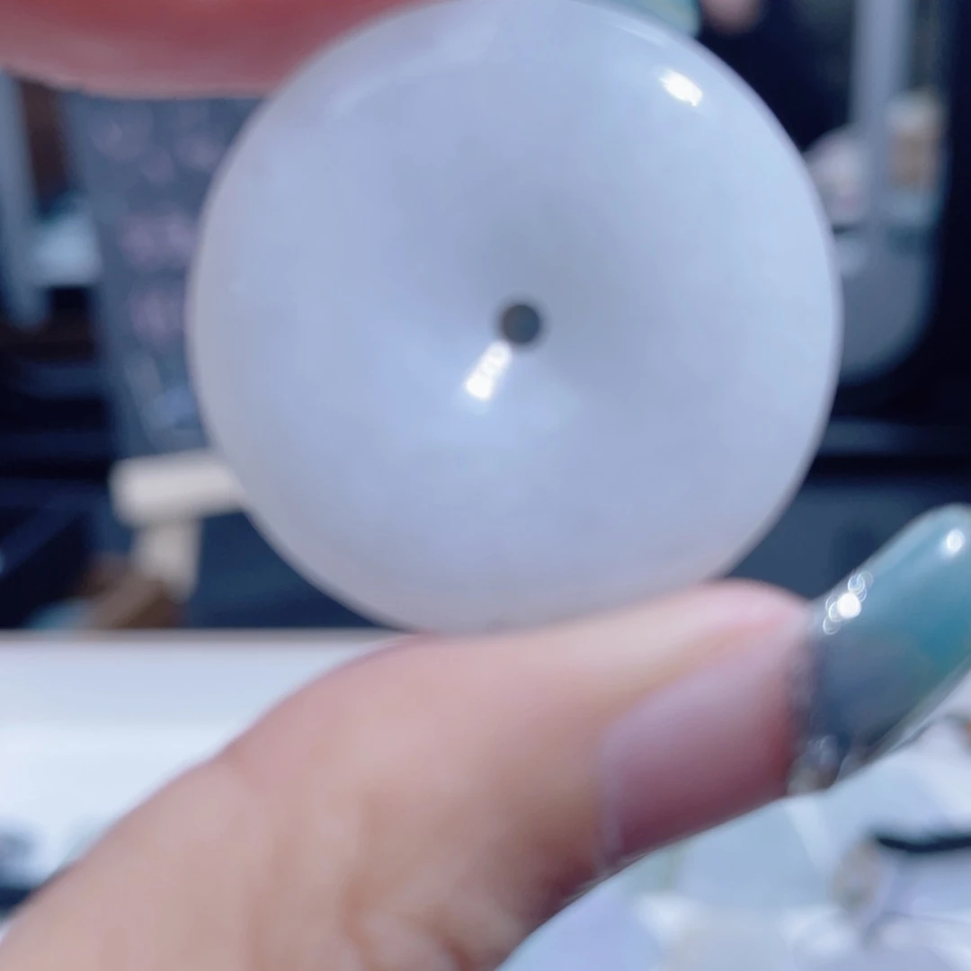 翡翠未镶嵌颈饰平安扣