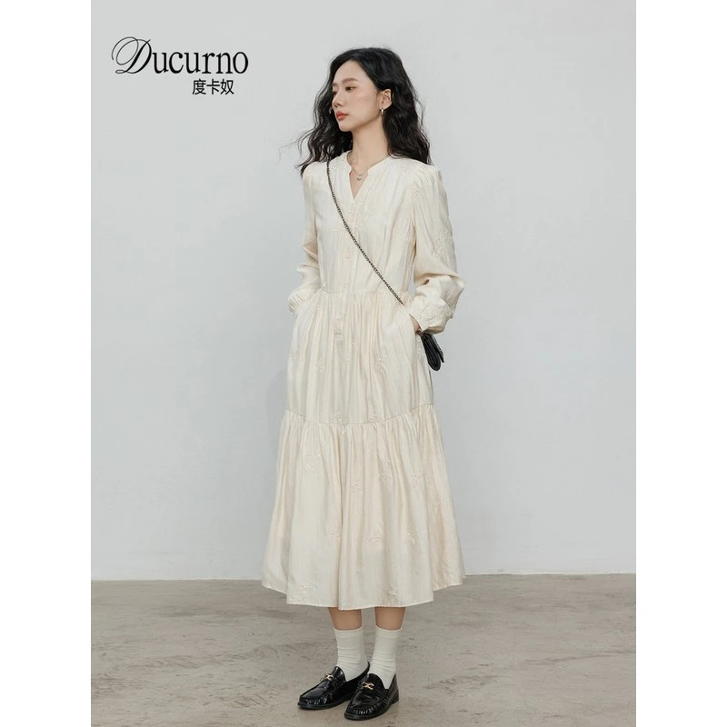 刺绣长袖法式洋装连衣裙女装秋季2025新款设计感显瘦温柔风长裙子