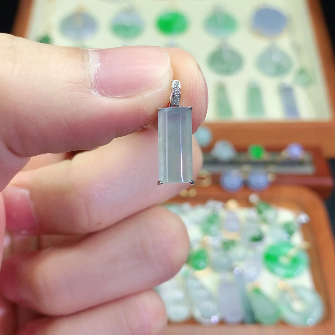 颈饰18K金镶嵌翡翠天然a货翡翠吊坠