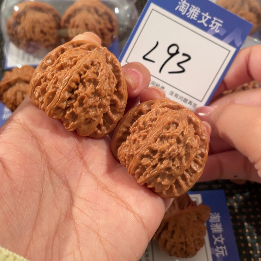 文玩核桃把件L93 白狮子 40