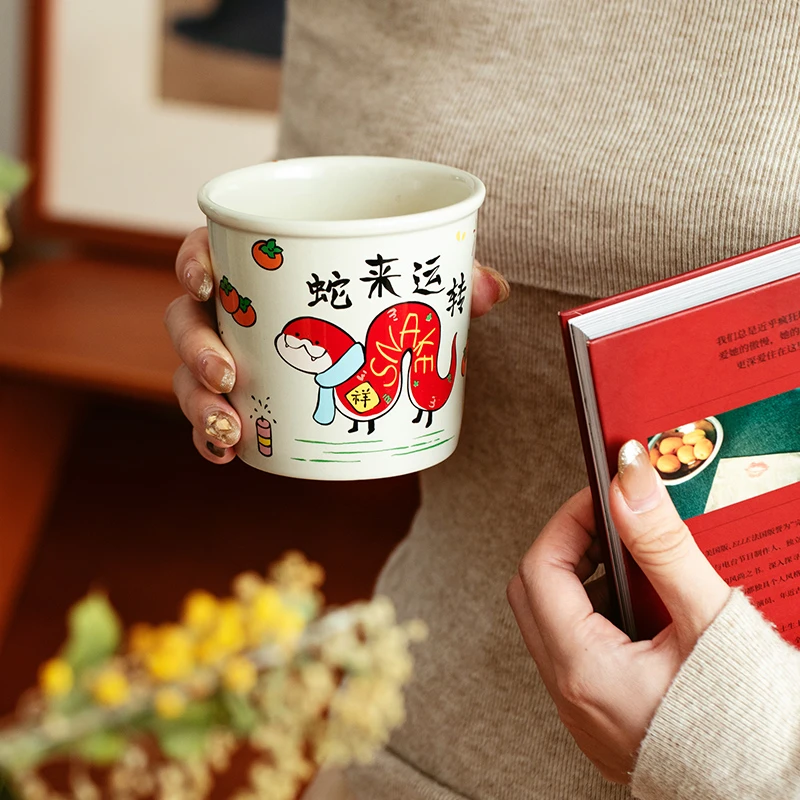 泽滕家手握咖啡杯可爱超萌马克杯子喝水拿铁拉花蛇年氛围感送礼物