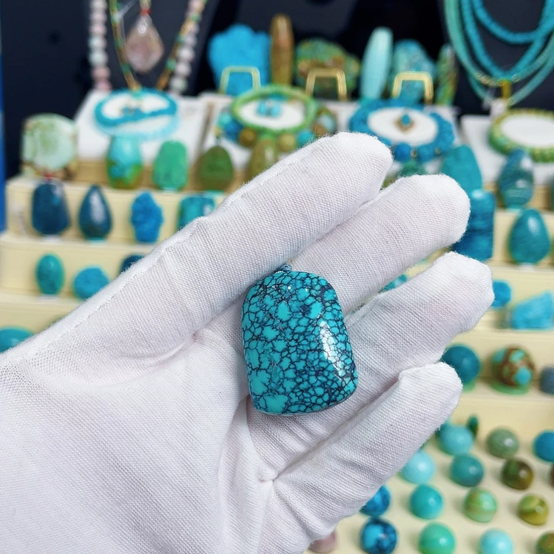 绿松石未镶嵌颈饰