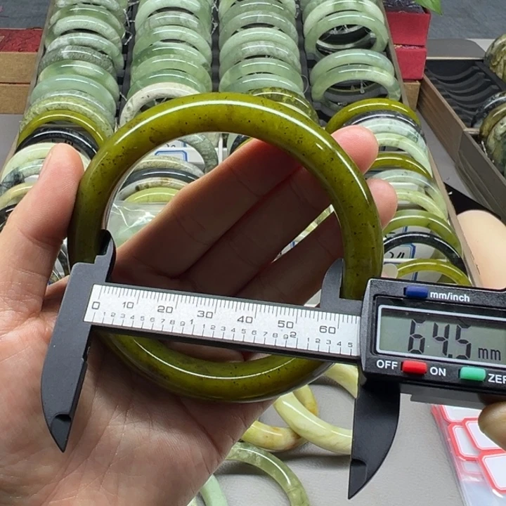 蛇纹石玉未镶嵌手镯19