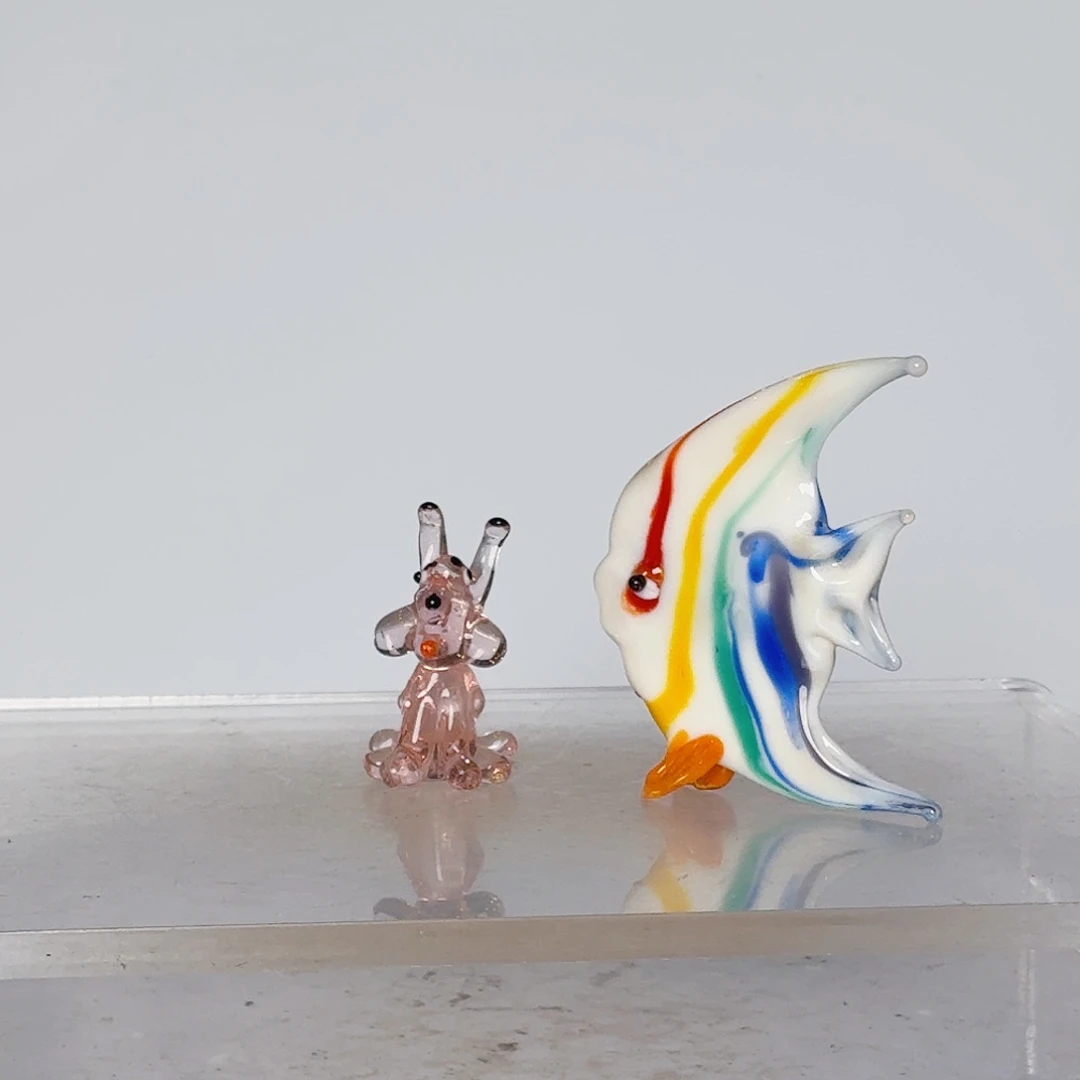 摆件琉璃塔和塔顶都