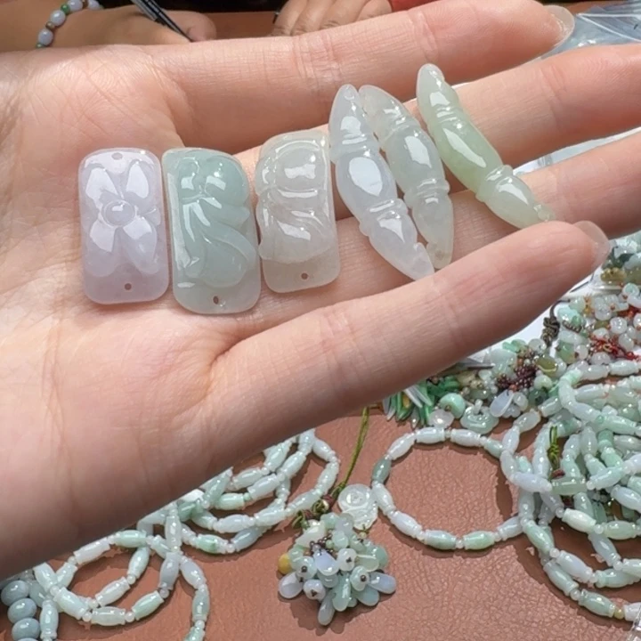 未镶嵌挂件翡翠梦**由