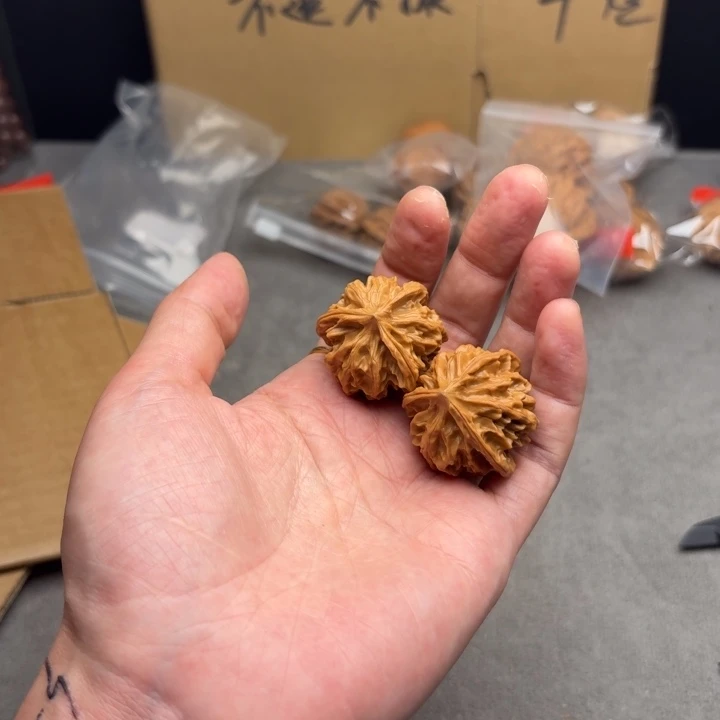 文玩核桃吊坠三棱