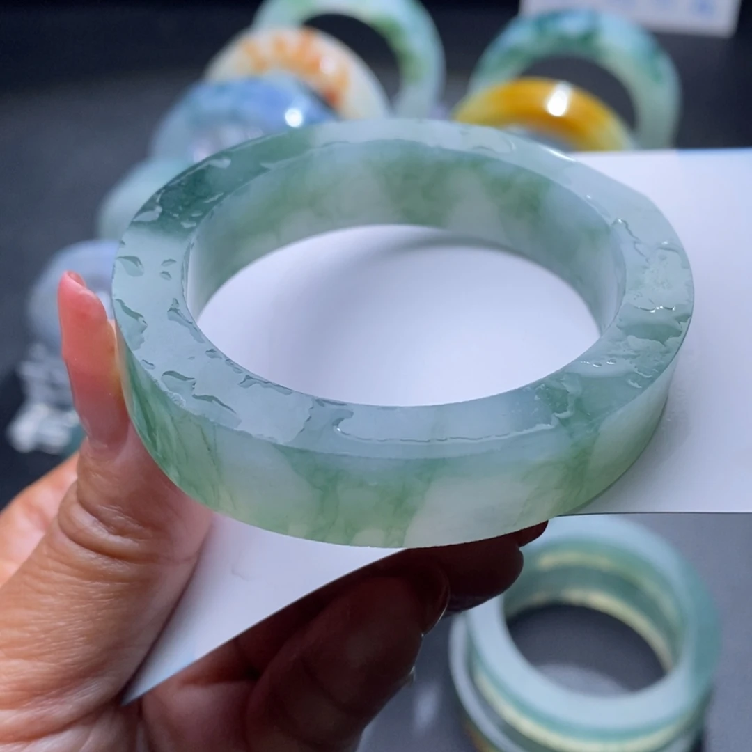 定制翡翠未镶嵌翡翠手镯