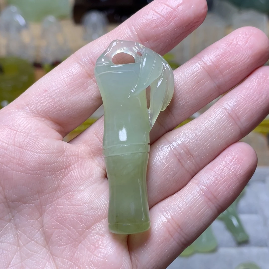 蛇纹石玉吊坠未镶嵌