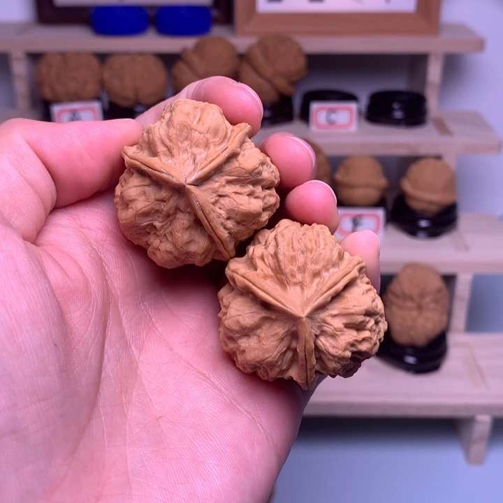 文玩核桃把件47三棱34尺