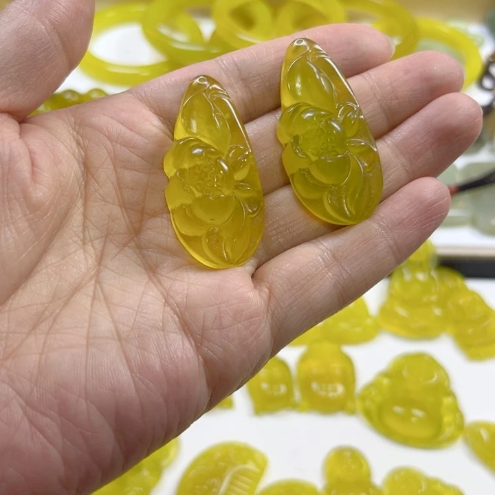 红***岸蛇纹石玉未镶嵌颈饰