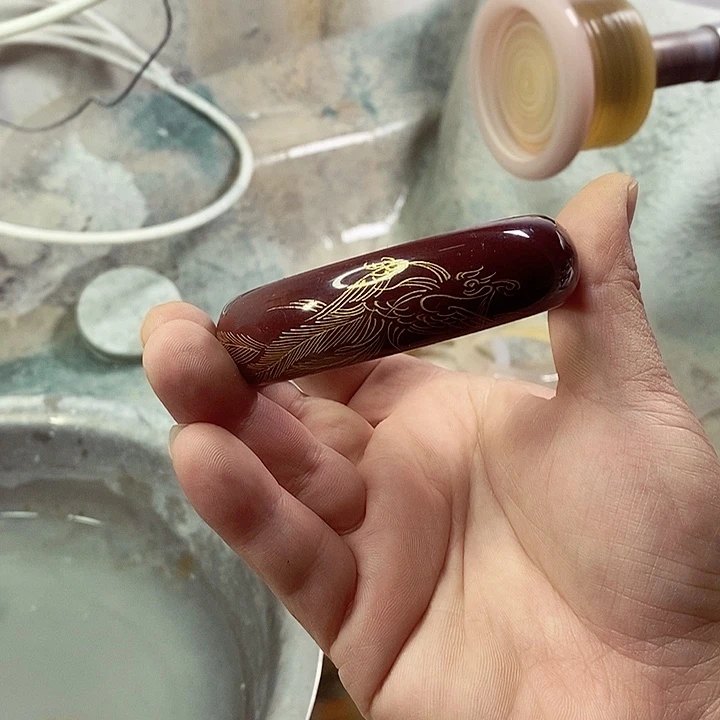 王***米石英质玉未镶嵌手镯