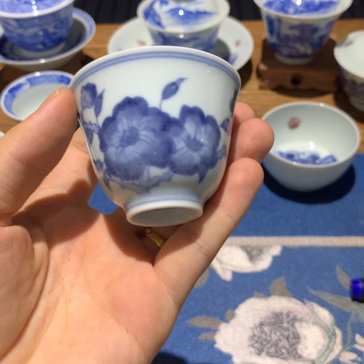 见***英景德镇陶瓷青花主人杯