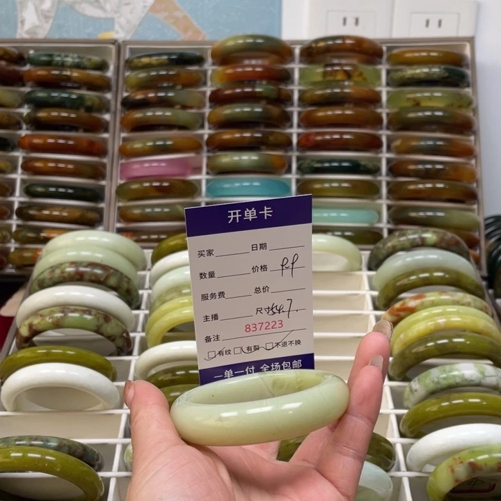 丫***～蛇纹石玉未镶嵌手镯