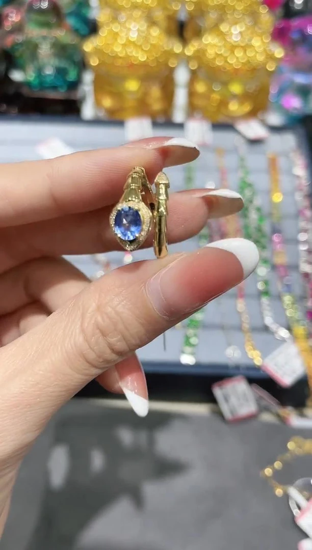 18K金镶嵌天然蓝宝石戒指蛇戒