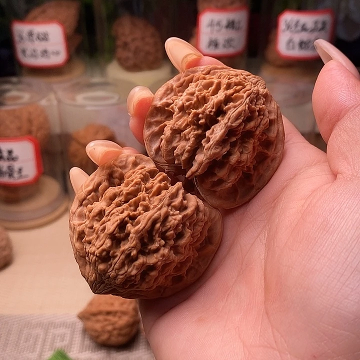 晨****文玩核桃把件满天星……583