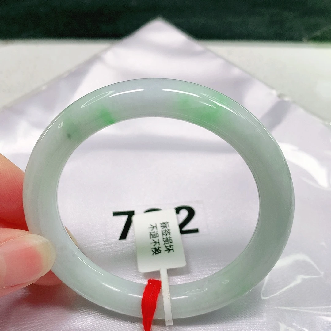 翡翠手镯（圆镯）未镶嵌55 号翡翠手镯